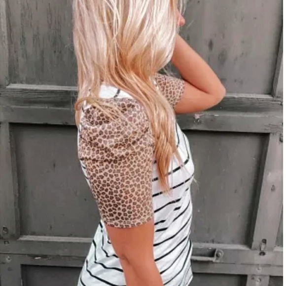 LEOPARD Sleeves & B/W Stripes Tee Chic & Casual - Picture 2 of 9